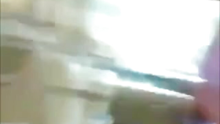 اک بندہ بڑی مہارت نال اپنی جوان گرل فرینڈ نوں چوددا اے