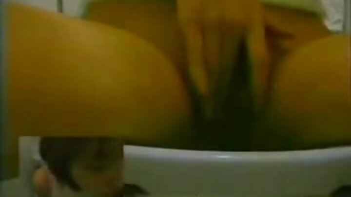 اک بندہ دنداں دے کلینک وچ دو MILFs نوں چوددا اے