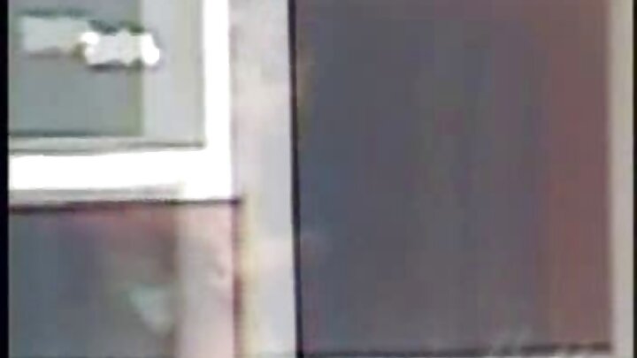اک MILF ولوں کیتی گئی گرم گھریلو blowjob