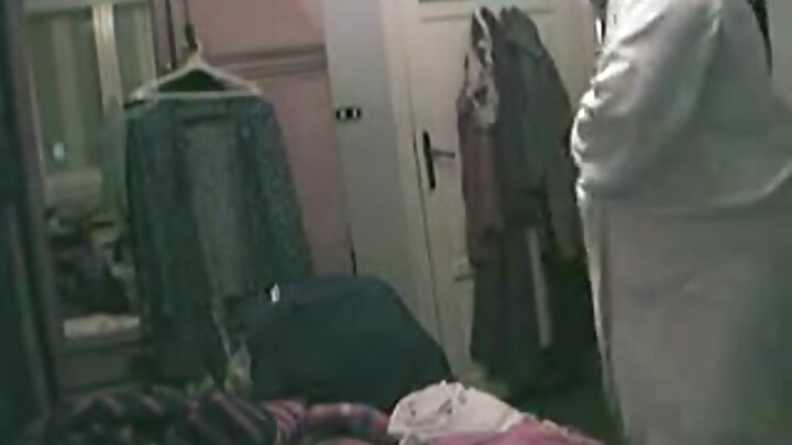 اک گنجا بندہ مہارت نال کالے والاں آلی رنڈی نوں چوددا اے