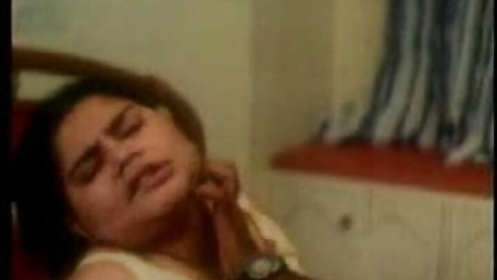 رنڈی للی لو اپنے سوتیلے بھائی بھائی نوں چوددی اے