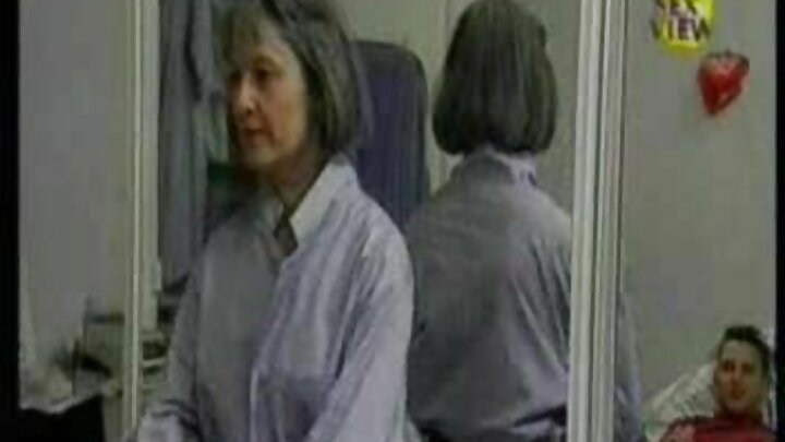 سنہرے بالاں آلی Xwife کیرن اپنے گوانڈھی دے ہتھوں سخت چودائی جاندی اے