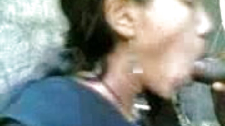 فٹنگ روم وچ blowjob تے اپنے بوائے فرینڈ دی تھاں تے سیکس