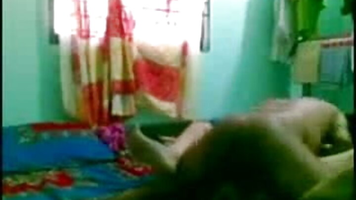اک پیاری لڑکی اپنے سوتیلے بھائی دے ڈک تے سواری کردی اے