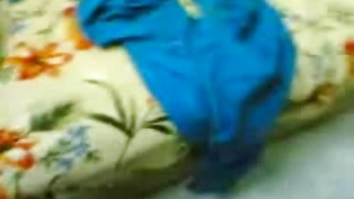 اک بندہ اپنے گھر دی نوکرانی نو چھڑکدے ہوئے orgasm تک لے آیا