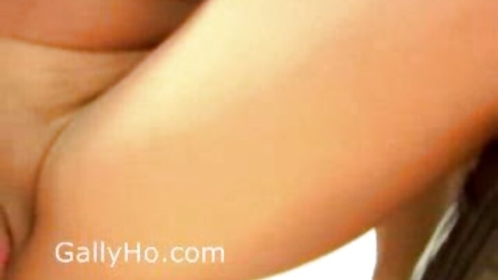 پورے چن دے تھلے روسی کڑیاں دے نال ننگا ناچ