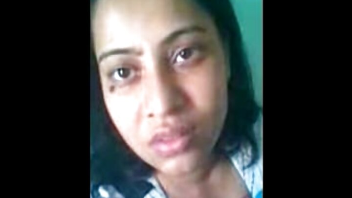 اک روسی کڑی نے اپنی گڈی وچ بیٹھے بندے نے پھدی وچ چود لیا