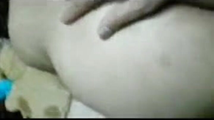 پیارا سنہرے بالاں آلی اپنے استاد نوں چوددی اے