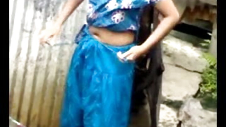 روسی فحش جتھے اک بندہ ٹیٹو والی خوبصورتی نوں چوددا اے