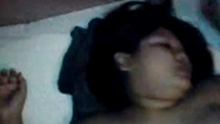 استاد انا کولبا اپنے دفتر وچ پرنسپل نوں چوددی اے