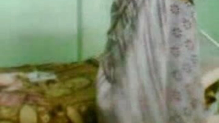 اک خوبصورت سنہرے بالاں آلی اک وڈے کالے لنڈ تے سوار ہوندی اے