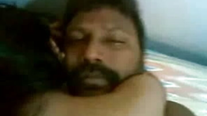 سرخ بالاں آلی رنڈی رے لِل بلیک نے اک گرم ملاٹو نوں چودیا