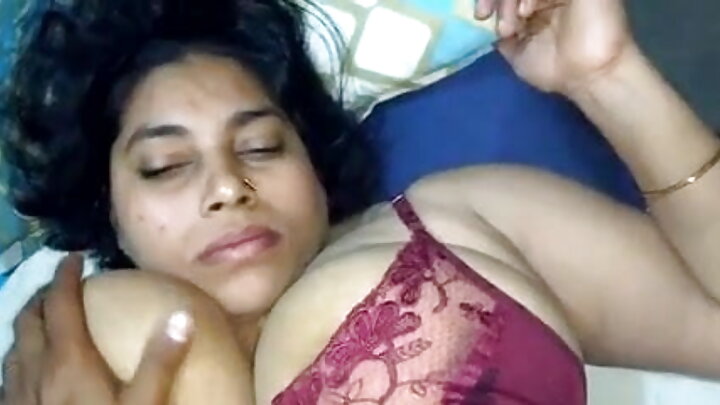 اک طالب علم میز تے اک پختہ استاد نوں موٹے موٹے چوددا اے