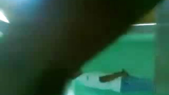 دو وچ ڈاکٹر اک کُڑی نوں ٹوائلٹ وچ اک لنڈ نے چودیا اے۔