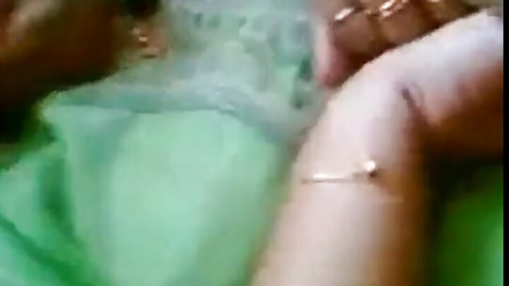 بیوٹی بیلی بیز نوں اک کالے بندے نے منی وین چ چود لیا