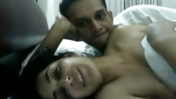 گل بات دے نال بلو جاب تے ہینڈ جاب جتھے اک سنہرے بالاں آلی اک بندے نو خوش کردی اے